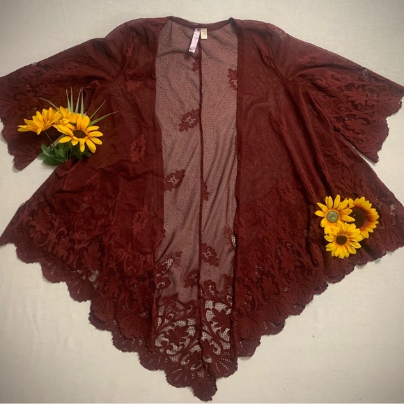 Lace Coverup! - Picture 1 of 7